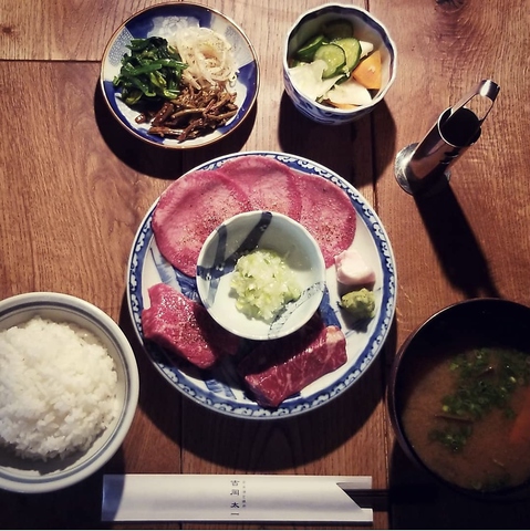 日本酒と焼肉 吉岡太一 立川北口店 焼肉 ホルモン のランチ ホットペッパーグルメ