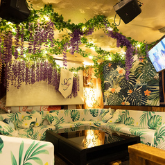 ソファー席の個室でゆったりくつろぎのご宴会を♪