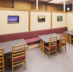 お一人様でもご利用していただけるテーブル席もご用意しております。