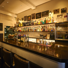 気軽に立ち寄れる本場スペインバルを再現しています。大人のサク飲みにもピッタリな店内！ぜひご来店お待ちしております。