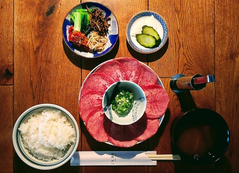 日本酒と焼肉 吉岡太一 立川北口店 焼肉 ホルモン のランチ ホットペッパーグルメ