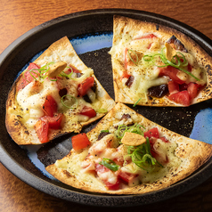 豚の角煮とトマトのピザ