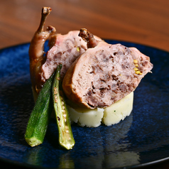 うずらとジビエ肉のファルシ