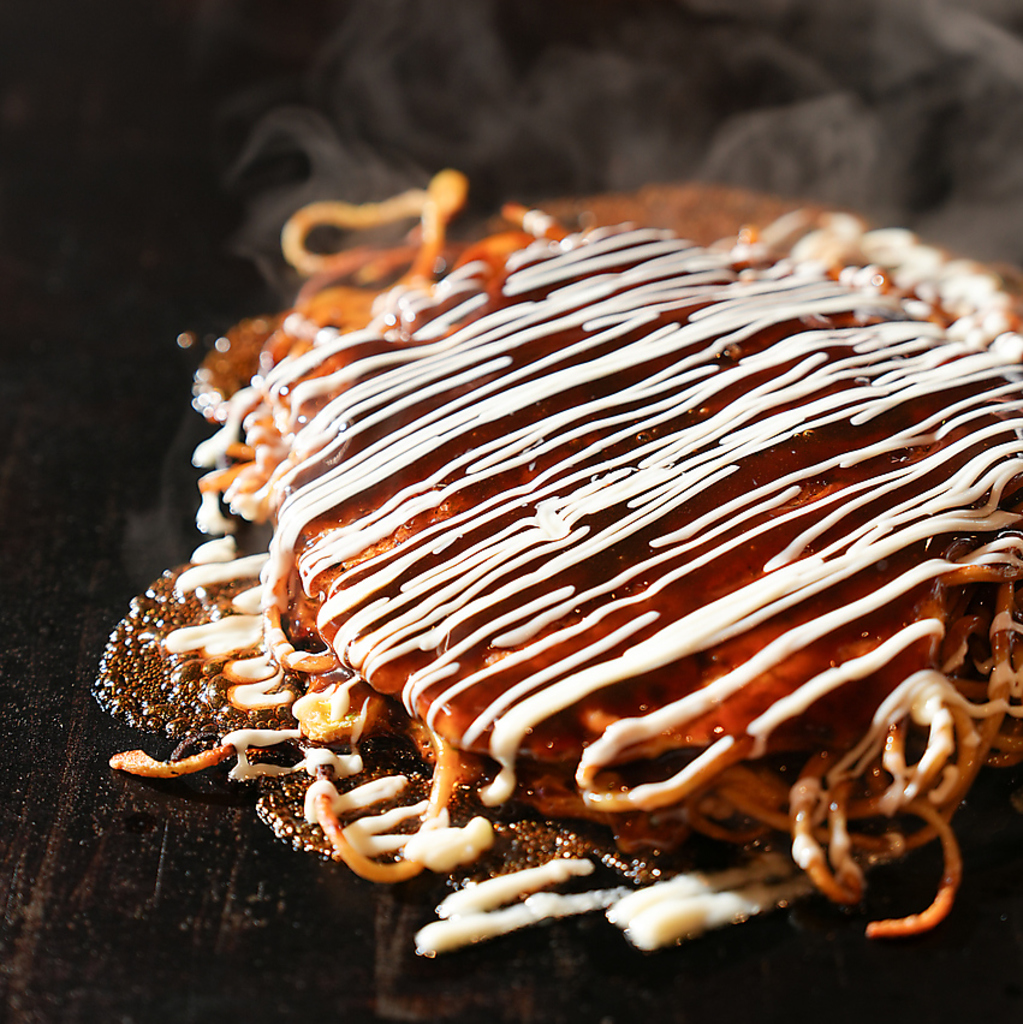 お好み焼も食べたい、でも焼きそばも食べたい、そんな欲張りなお客様へまさに一石二鳥な逸品。