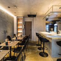 【洗練された空間】ライブ感を愉しめるカウンター席も◎