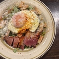 料理メニュー写真&nbsp;鎌倉ベーコンと目玉焼きのシーザーサラダ