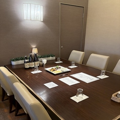 当店最大の6名掛けテーブルです。グループでの御来店もおまかせ下さい！