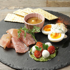 ワインやお酒を楽しく彩るおしゃれな料理が盛り沢山♪