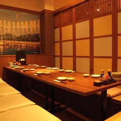 【ゆったり寛げる】会社の飲み会や同窓会、友達同士の集まりにもぴったり！柳川駅周辺での宴会は、飲み放題付きコースが充実の「はなの舞」で決まり！和の雰囲気を感じながら、みんなで楽しいひとときをお過ごしください。幹事様向けのお得なクーポンもご用意していますので、ぜひご利用ください♪