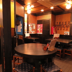 誰でも気軽に立ち寄れる♪2名様～4名様程で座れるテーブル席。