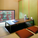 ゆっくり寛げる完全個室をご用意！周りを気にせずプライベートな空間でお食事をお楽しみいただけます