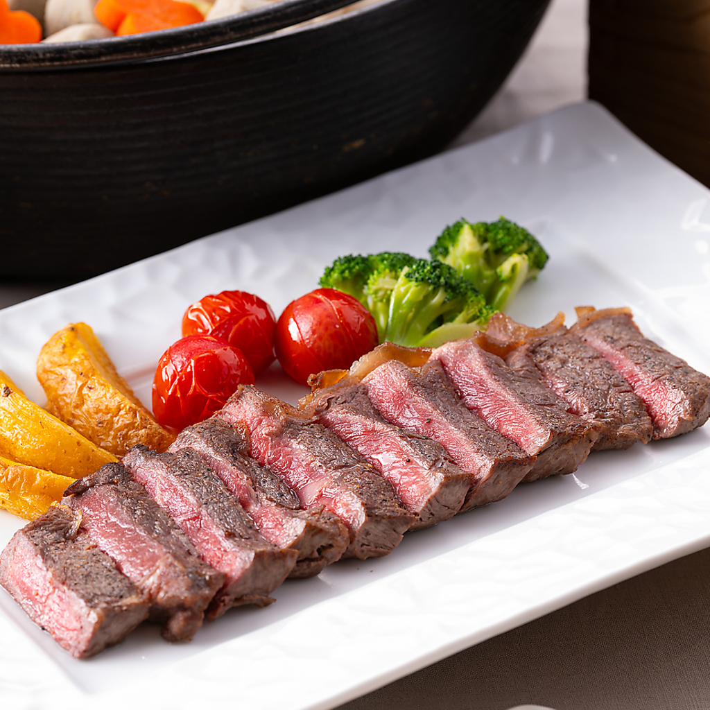 ランチ・ディナータイム実演！　牛ロースステーキ