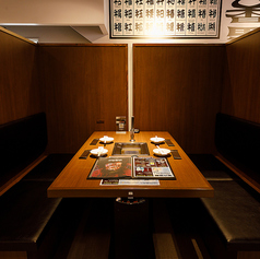 親しい方とのディナーや、大切な記念日のお祝いに最適な半個室です。落ち着ける個室空間で、プライベートなお食事会をご満喫いただけます。