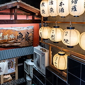 正面入口を降りた地下1階に位置する当店では、大型生け簀に泳ぐ海鮮を眺めながらお食事をお楽しみいただけます。