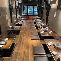 【2階フロア】2人掛けテーブル4卓。座敷タイプの掘りごたつ席。少人数の方もお気軽にご来店下さい。