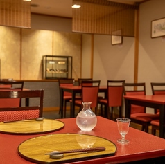 気軽に会話をしながら食事のご利用できるテーブル席をご用意しております。