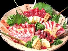 馬刺しの盛り合わせ(中)