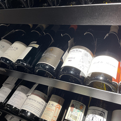 圧倒的な量のワインやこだわりの日本酒