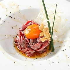 常陸牛の赤身ユッケ　～奥久慈卵黄添え～