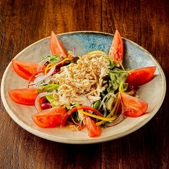 蒸し鶏とトマトの胡麻サラダ