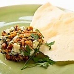 ブルーチーズとクルミのタルタル