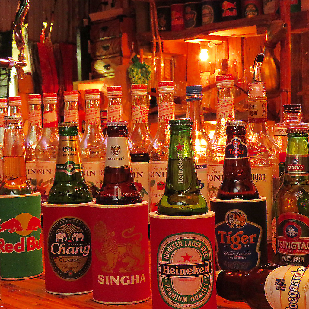 世界各国のビールやウイスキー各種、カクテル、ノンアルコールカクテルなどドリンクの種類が超豊富☆