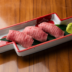 だるまの肉寿司3貫