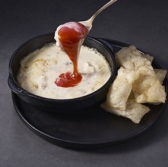 クアトロフォルマッジと卵のオーブン焼き トリュフ入りニョッコフリット