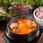 本格韓国料理！チゲや冷麺、チヂミなど一品料理も大人気♪