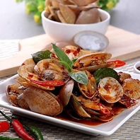 多彩な本格タイ料理で本場の味を堪能！