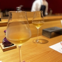 料理に合わせたお酒をソムリエの資格を持つ店主が提案