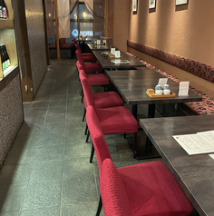 4名席【2名用のテーブルが可動します】