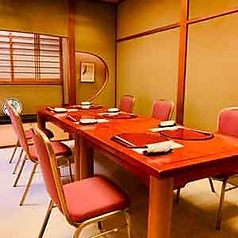 【薬師-YAKUSHI-】上品な佇まいの個室空間。穏やかな雰囲気が特別な時間を演出します。