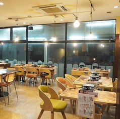 肉とちょい呑み屋トト2号店テーブルの雰囲気1