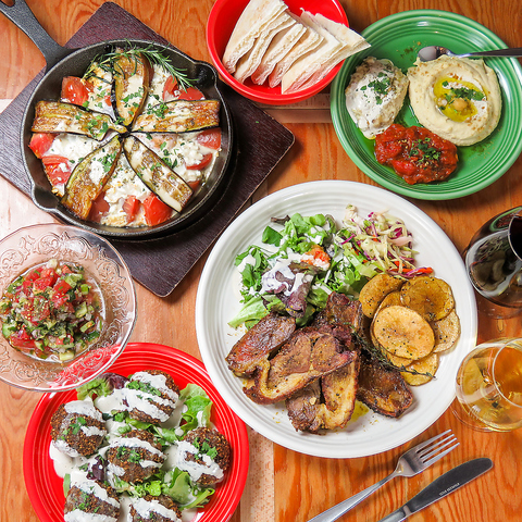 恵比寿に本店を構えるイスラエル家庭料理の初支店！珍しいイスラエル産ワインも。