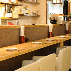 気軽に座れるカウンター席。おひとり様も歓迎です♪