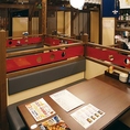4名様掛け・ベンチシートタイプのテーブル席です。仕事終わりの飲み会や友人とのお食事におすすめです。