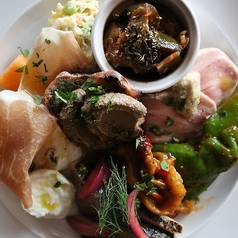 名物の前菜盛り合わせ