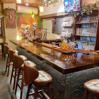 入り口側のカウンター席