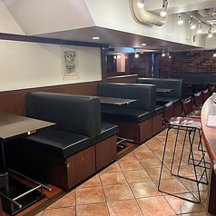 ゆったり座れるソファー席完備◎