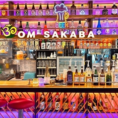 ネオンサインが彩るおしゃれな酒場空間。ずらりと並ぶボトルが特別な時間を演出します。おひとり様のサク飲みからデート、仲間との飲み会まで幅広く対応。豊富なお酒と自慢の料理を楽しみながら、気軽にくつろげるひとときをお過ごしください。仕事帰りにもおすすめです。
