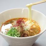 食べごたえのあるラーメンはメンマやチーズ、焼きのり、煮卵等のオプションをお好みでつけて楽しんで