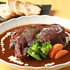 豚肩ロースの赤ワイン煮込み　バケット付き