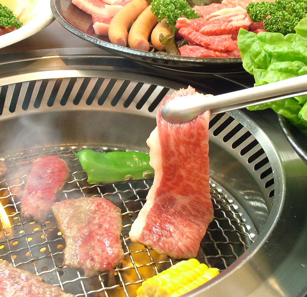 オーダー制の焼肉バイキング【土日祝100分食べ放題レギュラーコース】は女性3168円男性3498円！