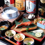 天下人の出陣御膳は、紅鮭一夜干し、天然ぶりみりん、ふぐ一汐がたっぷり味わる、豪華9品付の御膳！