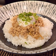 そぼろと温泉卵の混ぜご飯