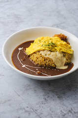 欧風カレーのチーズインオムライス