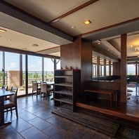 木の温もりに包まれて。夜を優雅に彩る和の特等席。