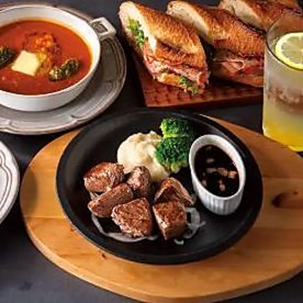 仕事帰りにはお肉やパン、アルコールなどでお腹も心も満たされる、贅沢なひとときを過ごしませんか？