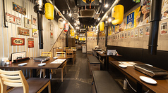 当店は、20名様から貸切も承っております。最大50名様までご利用いただけます。会社での宴会や、お仲間内でのお祝い、結婚式の二次会などさまざまなシーンでご利用ください。どこかレトロで懐かしさを感じさせる店内は、どんな場面にも馴染みます。貸切ご希望の場合は、お気軽にご相談ください。